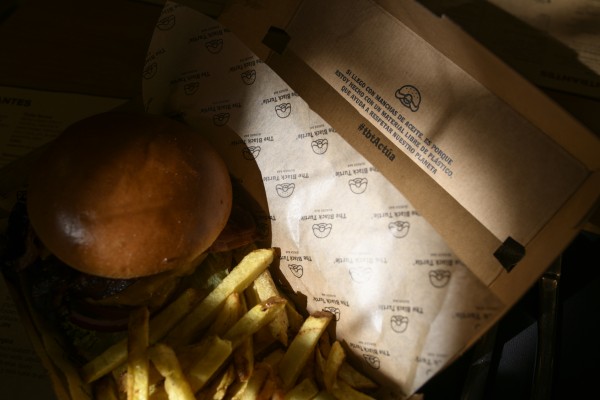 The Black Turtle cambia su 'packaging' y elimina el plástico de todos sus restaurantes
