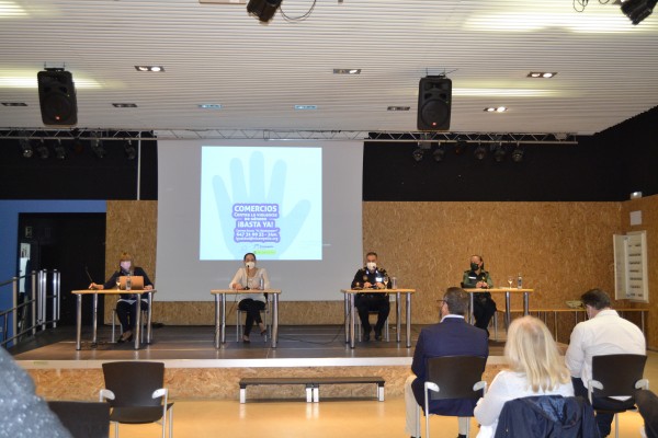 Comercios campelleros reciben una charla contra la violencia de género centrada en la educación y detección
