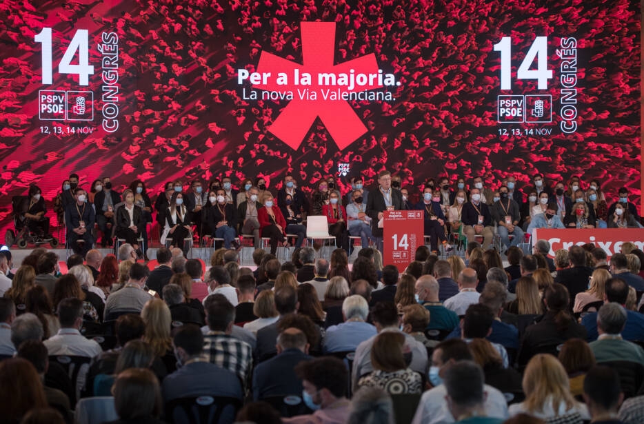Puig y la nueva Ejecutiva en el congreso de este fin de semana. Foto: RAFA MOLINA - 