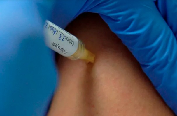 La Agencia del Medicamento autoriza la fase II del ensayo de la vacuna española contra la covid