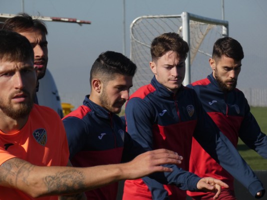 Xavi Estacio ya mira a la promoción con el Alzira