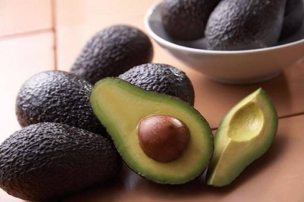 Los aguacates: un bien prestigioso, demandado y muy robado