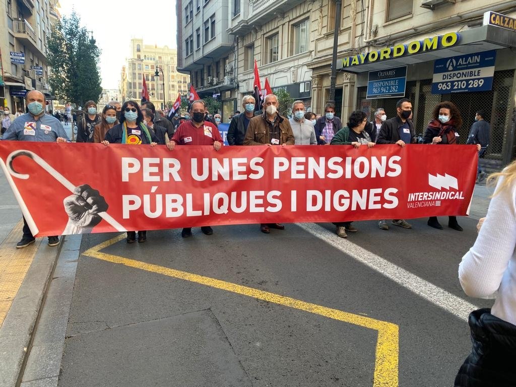 Diversos colectivos se concentran en toda España para pedir el blindaje de las pensiones en la Constitución