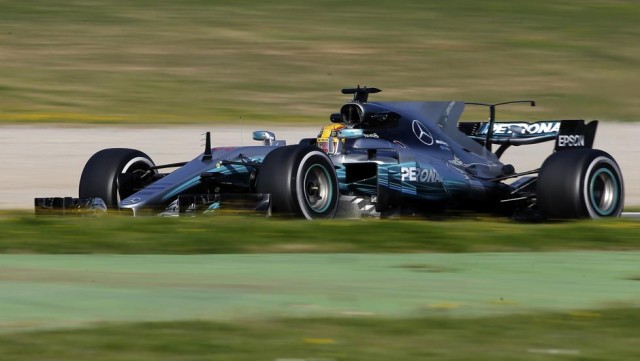 Mercedes, con Hamilton, sigue dominando y Alonso abre con problemas en el MCL32