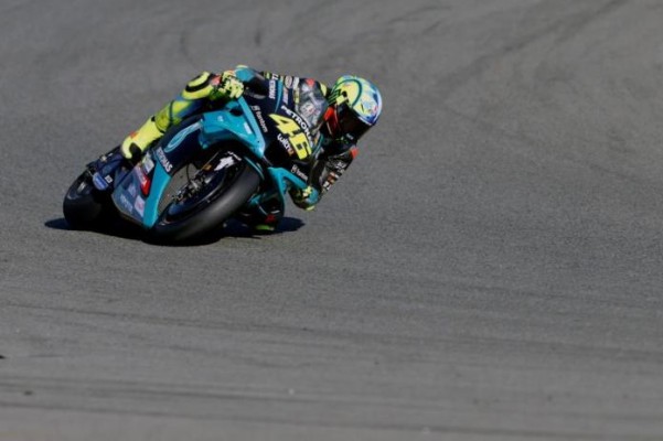 Aleix Espargaró lidera, Pol Espargaró a la clínica