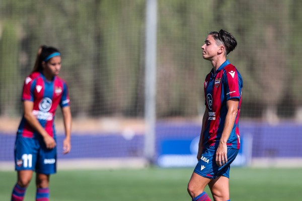 Las jugadoras protagonizan paros al inicio de los partidos por el bloqueo de la profesionalización