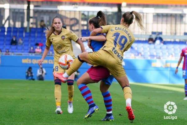 El Barça, a su ritmo, no da opción al Levante