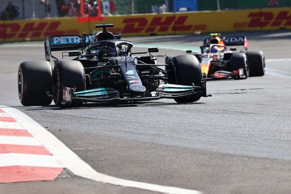 Hamilton necesita frenar en Interlagos al lanzado Verstappen