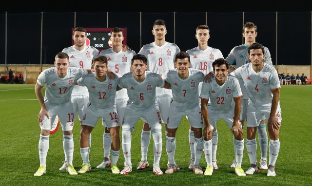 Guillamón y Abel Ruiz, acento valenciano en la goleada de España