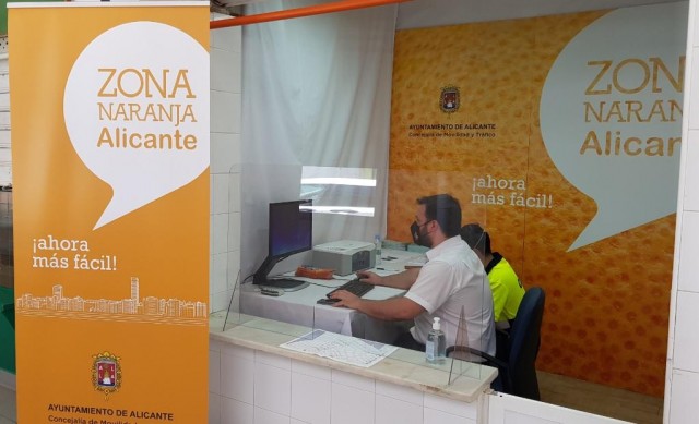 El bipartito de Alicante, ante el lío de la ORA en Carolinas: ¿referéndum, más plazas para aparcar...?