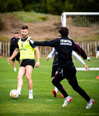 El Levante cierra la concentración con el regreso al grupo de Clerc y Mustafi 
