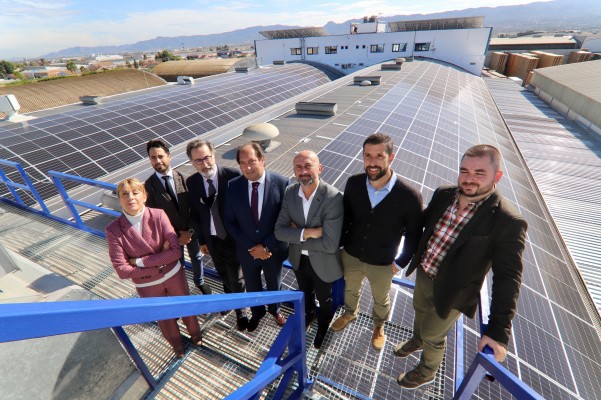 La apuesta de Disfrimur por las renovables: abre la planta fotovoltaica en curvatura más grande de la Región