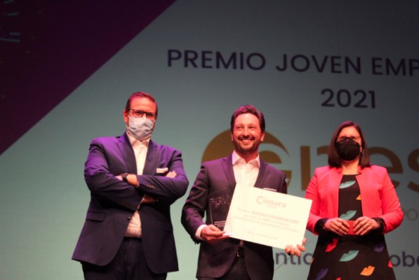 Santiago Escobedo, nombrado Joven Empresario del Año por la AJEV