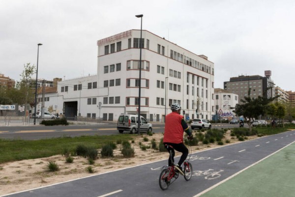 Alicante aborda el futuro uso de las harineras tras el despegue de Benalúa Sur con otras 98 viviendas