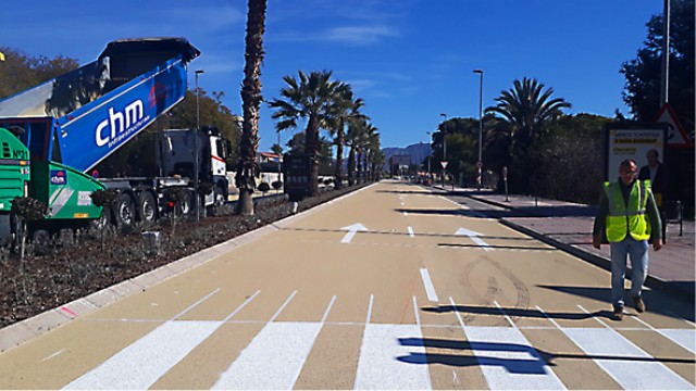 Calles 'más frescas' en el barrio murciano del Infante: un asfalto reflectante baja hasta 15 grados su temperatura 