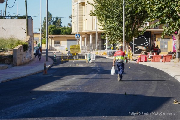 La calle Peroniño se abre al tráfico dos meses y medio después, tras acabar las obras del colector de pluviales 