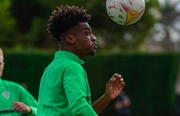 El Elche entrena con nueve bajas y varios jugadores del filial
