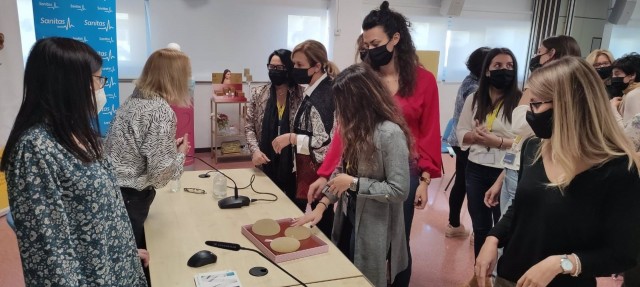 Más de un centenar de trabajadoras participan en los talleres de autoexploración mamaria de Hefame