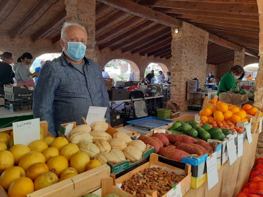 Los domingos, al Mercat del Riurau