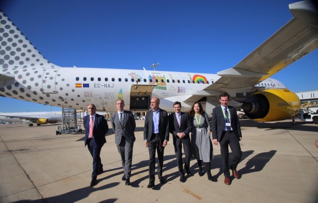 Vueling realiza su primer vuelo con combustible sostenible producido por Repsol