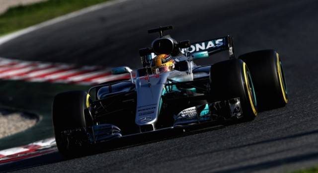 El Mercedes de Hamilton vuelve a volar en Montmeló
