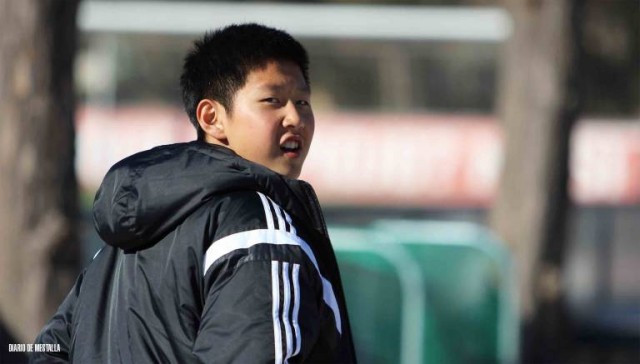 Kangin Lee renueva con el Valencia CF hasta 2019