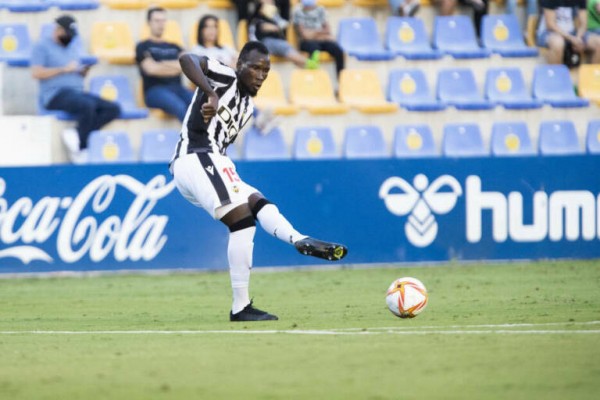 El enigma Yac Diori: convocado con Níger pero sin notificación al CD Castellón 