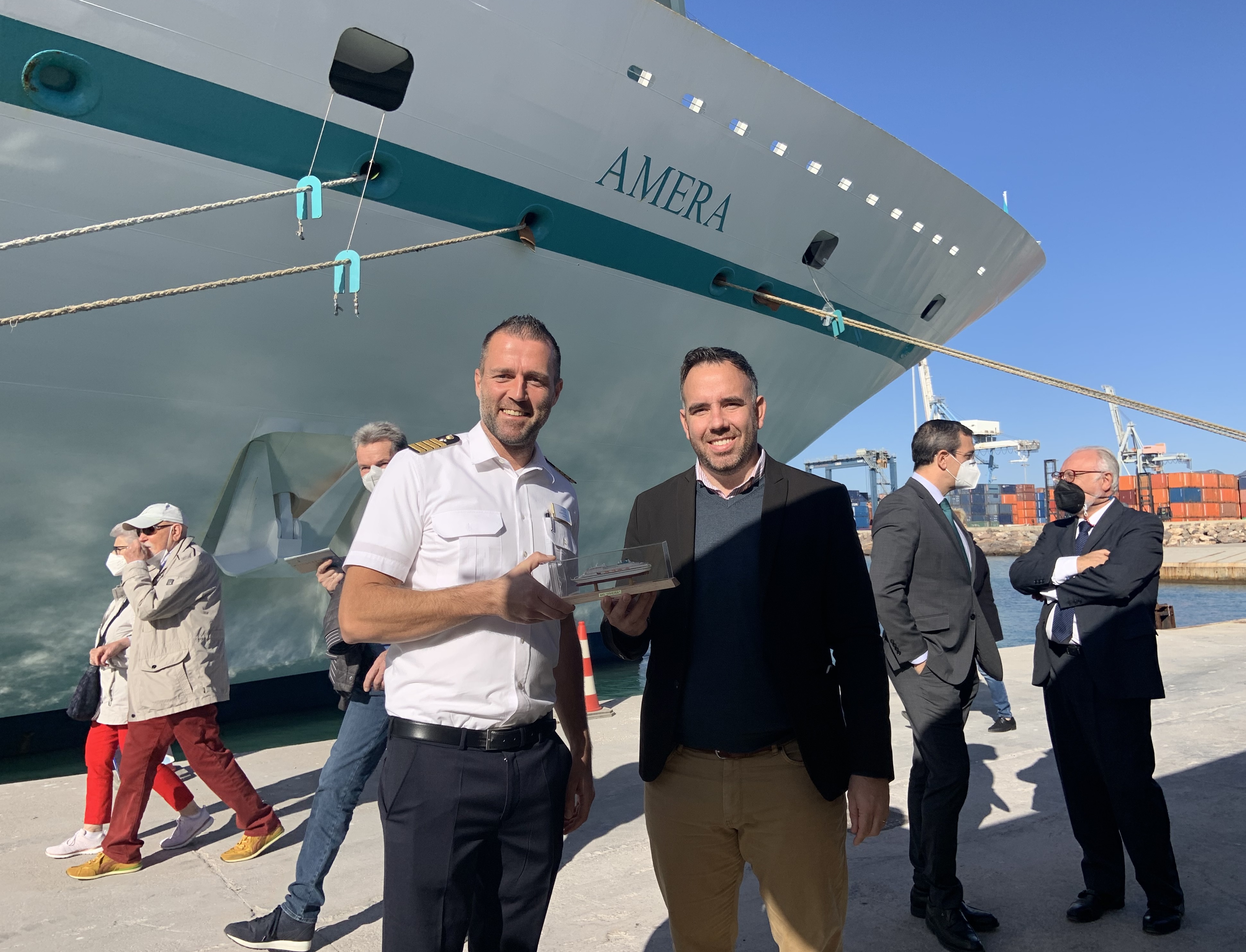 Casi 600 turistas alemanes desembarcan en PortCastelló a bordo del crucero 'Amera'