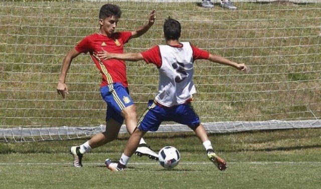 Los canteranos Hugo Guillamón y Ferrán Torres, convocados para el torneo de la Ronda Élite