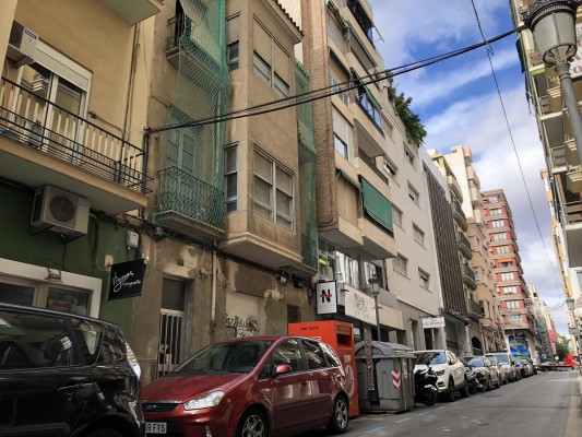 La fiebre de los pisos turísticos sigue en el Centro de Alicante: nuevo proyecto en la calle Bazán 