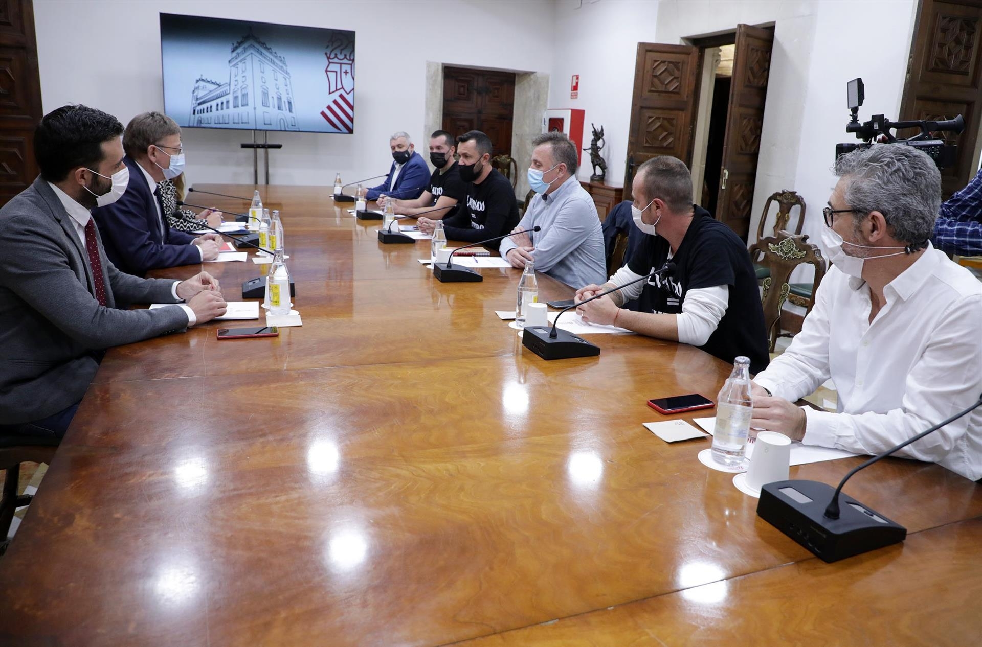 Los trabajadores de Pilkington piden a Puig que medie para evitar los despidos