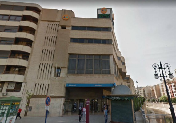 El PP de Orihuela busca en el PSOE el apoyo para comprar el edificio de la CAM tras la negativa de Cs