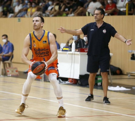 Claver no reaparecerá en las próximas semanas según Peñarroya
