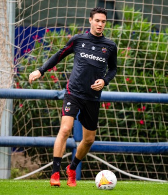 Vukcevic pacta no ir con Montenegro; Bardhi y Duarte, los únicos internacionales del Levante