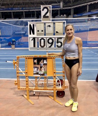 Eva Gadea bate el récord del mundo master de triple salto