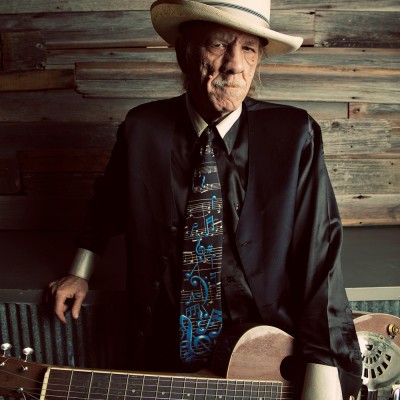 El icono del blues Watermelon Slim trae su música hasta La Bohemia 