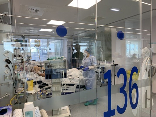 El 100% de los ingresados en UCI de la Región por covid no están vacunados
