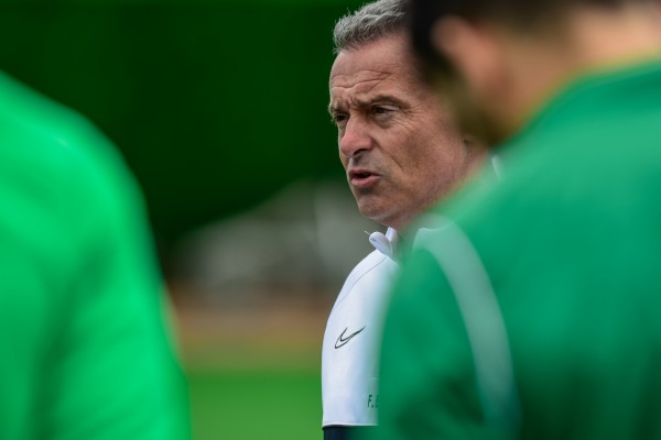 Escribá programa entrenamientos hasta el viernes y descanso el fin de semana
