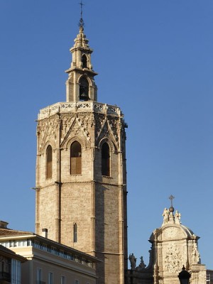 Las campanas del Miguelete tocan por las víctimas de los atentados de París