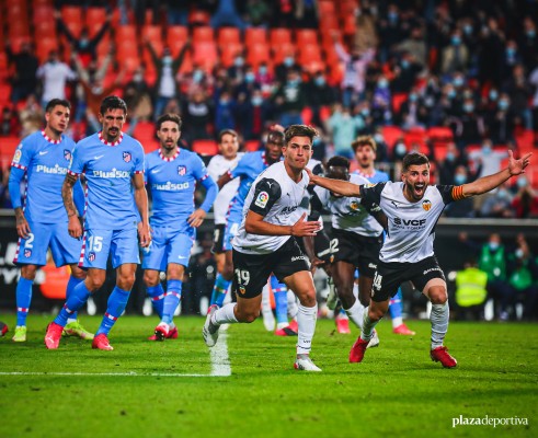 El Valencia se vuelve a apuntar a la épica en la prolongación
