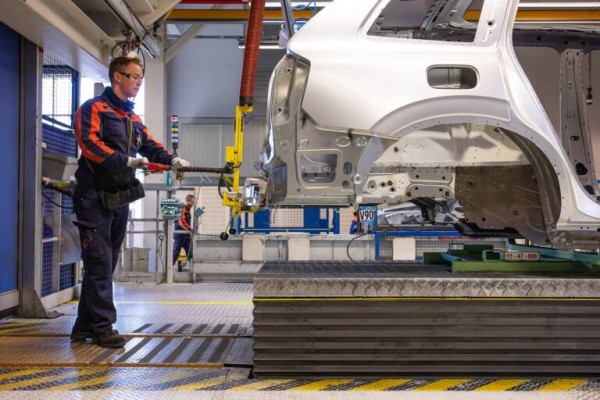 ¿Fabricar más chips para ganar autonomía? La estrategia de la UE genera dudas