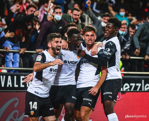 Hugo Duro desata la locura en Mestalla con un 'puntazo' ante el Atlético
