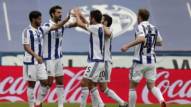 Dos errores de Krychowiak condenan al Sevilla en Anoeta