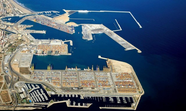 El temporal marítimo obliga a cerrar el Puerto de València
