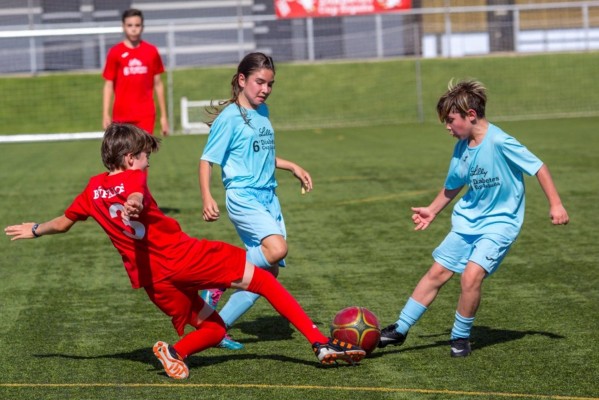 Un estudio concluye que el riesgo de contagio es mínimo jugando al fútbol