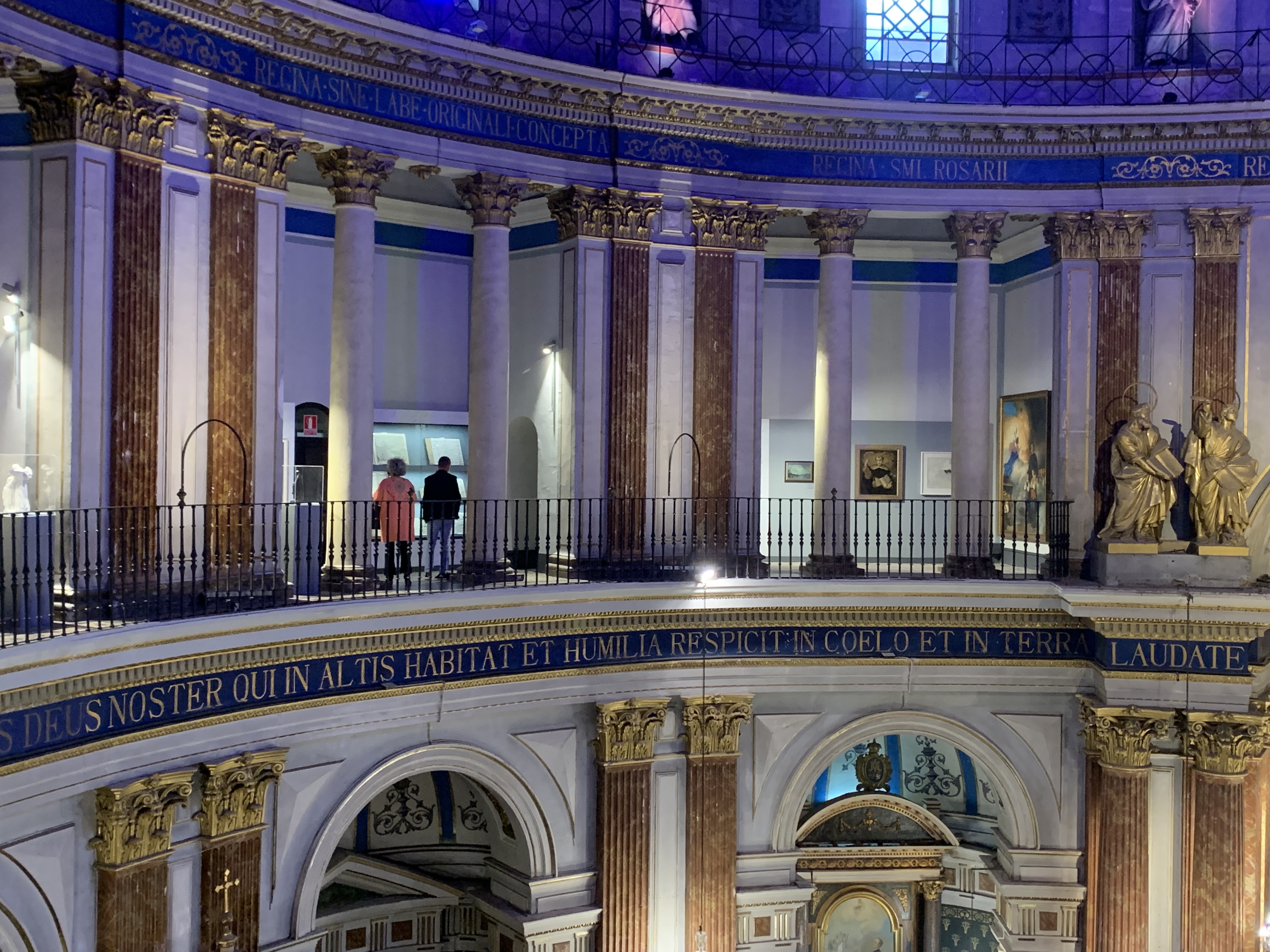 Reflexionando bajo la cúpula de las Escuelas Pías