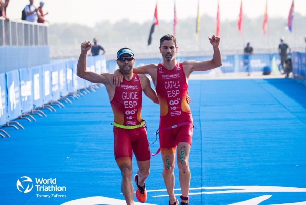 Héctor Catalá, medalla de plata en el Mundial de triatlón paralímpico