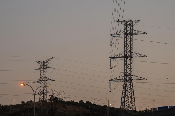 El precio de la luz baja este sábado un 8,1%, hasta los 157,53 euros/MWh
