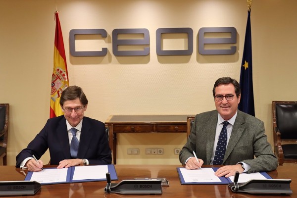 CaixaBank y la CEOE acuerdan una línea de financiación para empresas de 30.000 millones