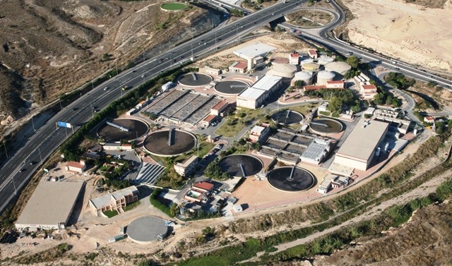 El Consell y Alicante pactan un plan de 50 millones para regar con agua depurada y eliminar vertidos